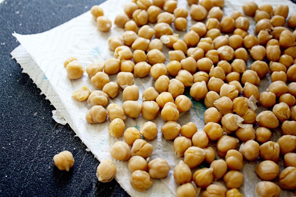 foodiesfeed.com chickpea in a bowl scaled 1 nohut 5 | Shuayip.com